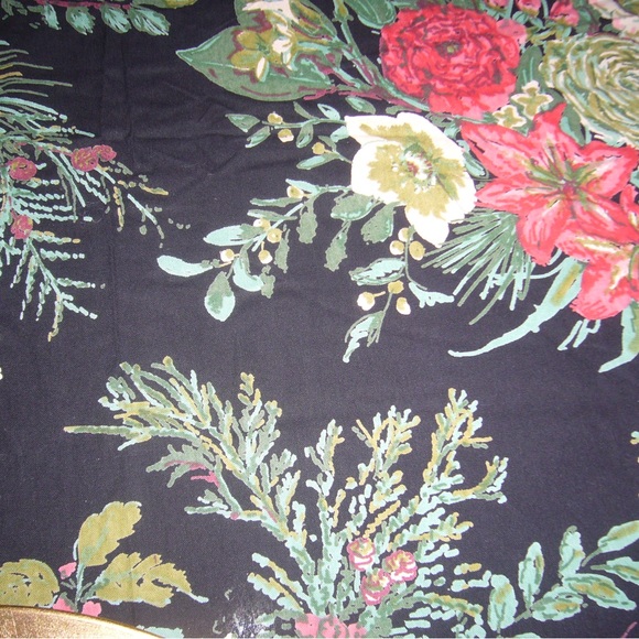 Merry Black Round Tablecloth- 70” Round + 8 Napkins new - Picture 2 of 8